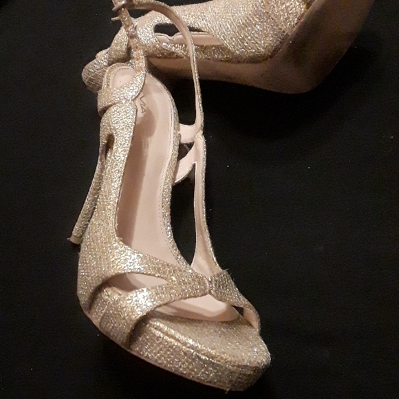 Sparkling champagne gold fabric and leather heels - Picture 3 of 9